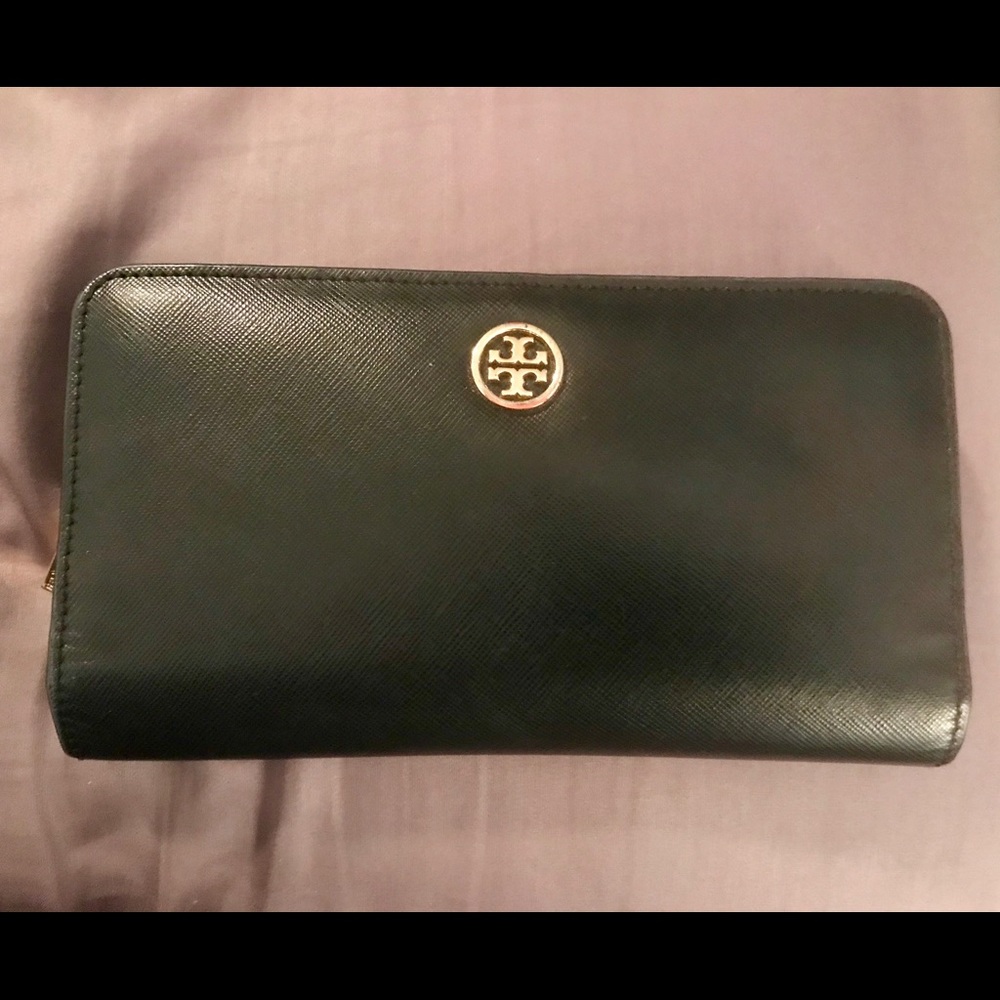 Authentic Tory Burch Robinson continental wallet